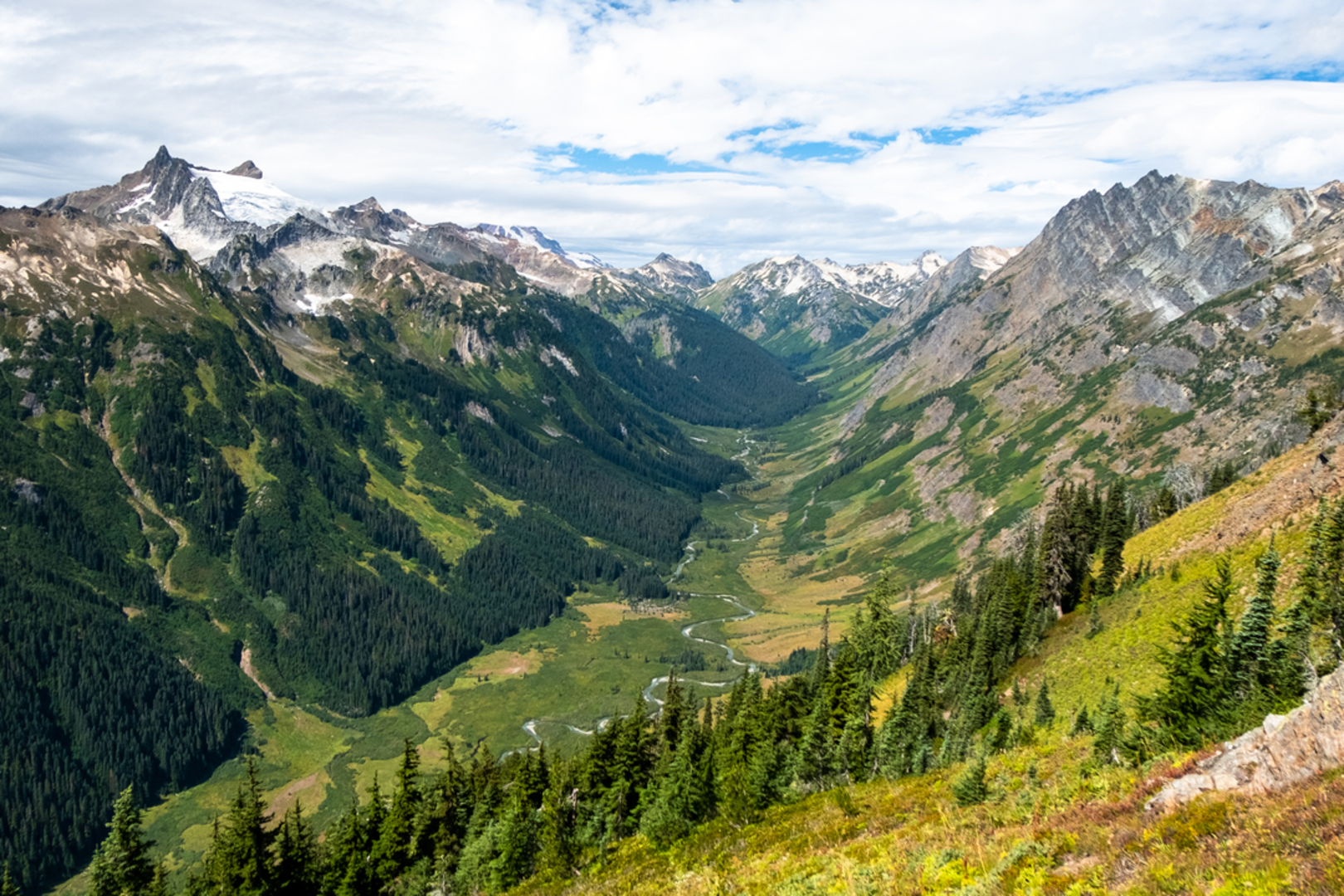An image depicting the trail Estes Butte Trail and its surrounding area.