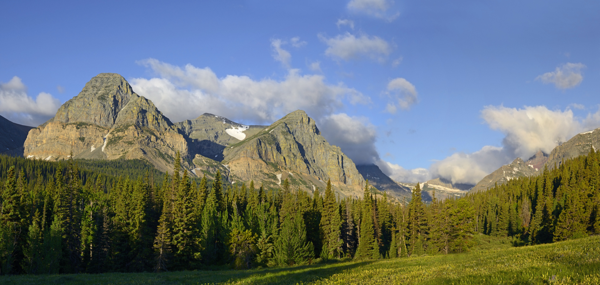 An image depicting the trail Mad Wolf Boundary via Pitamakan Pass Trail and its surrounding area.