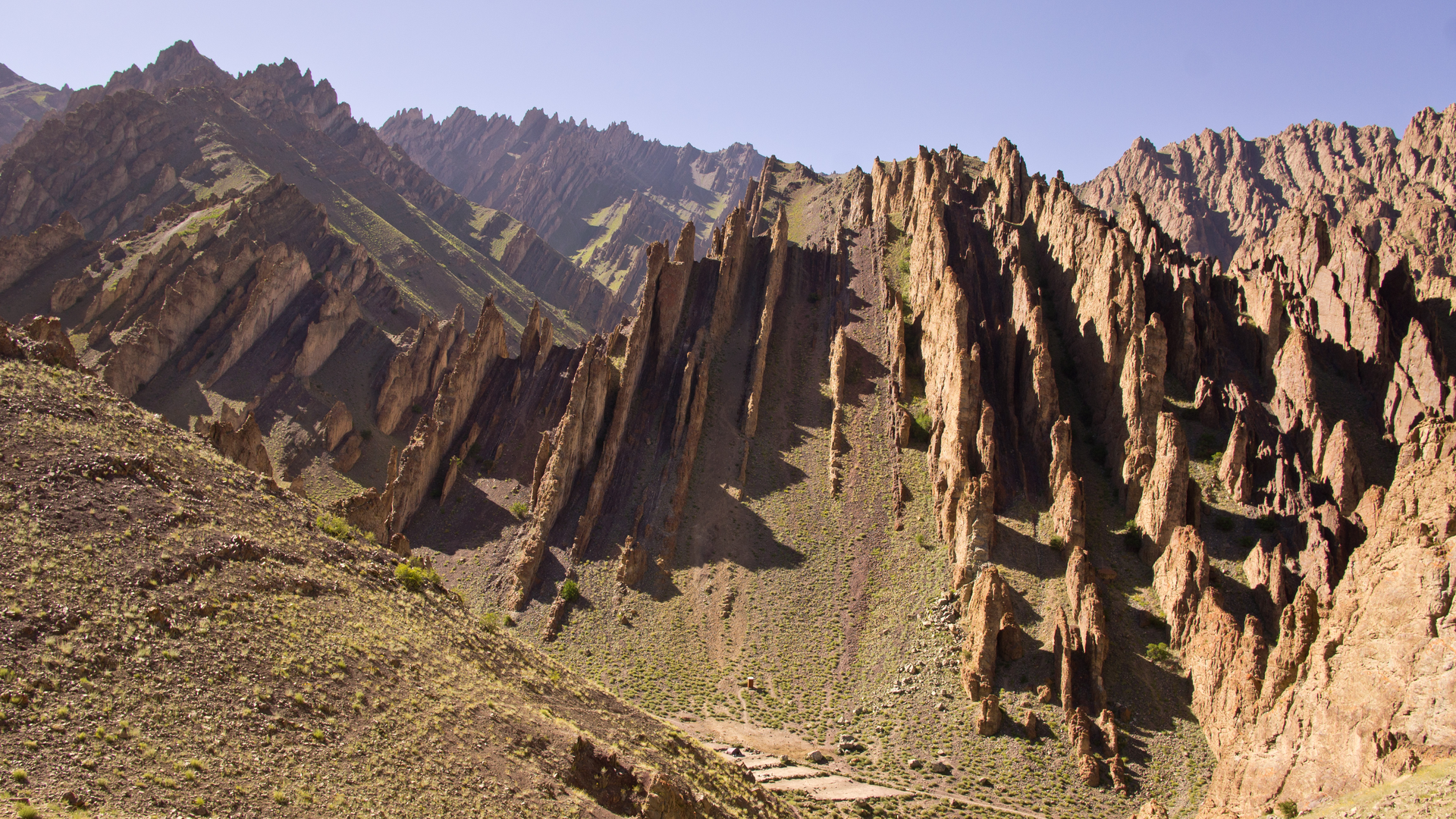 An image depicting the trail Stok Kangri Trek and its surrounding area.