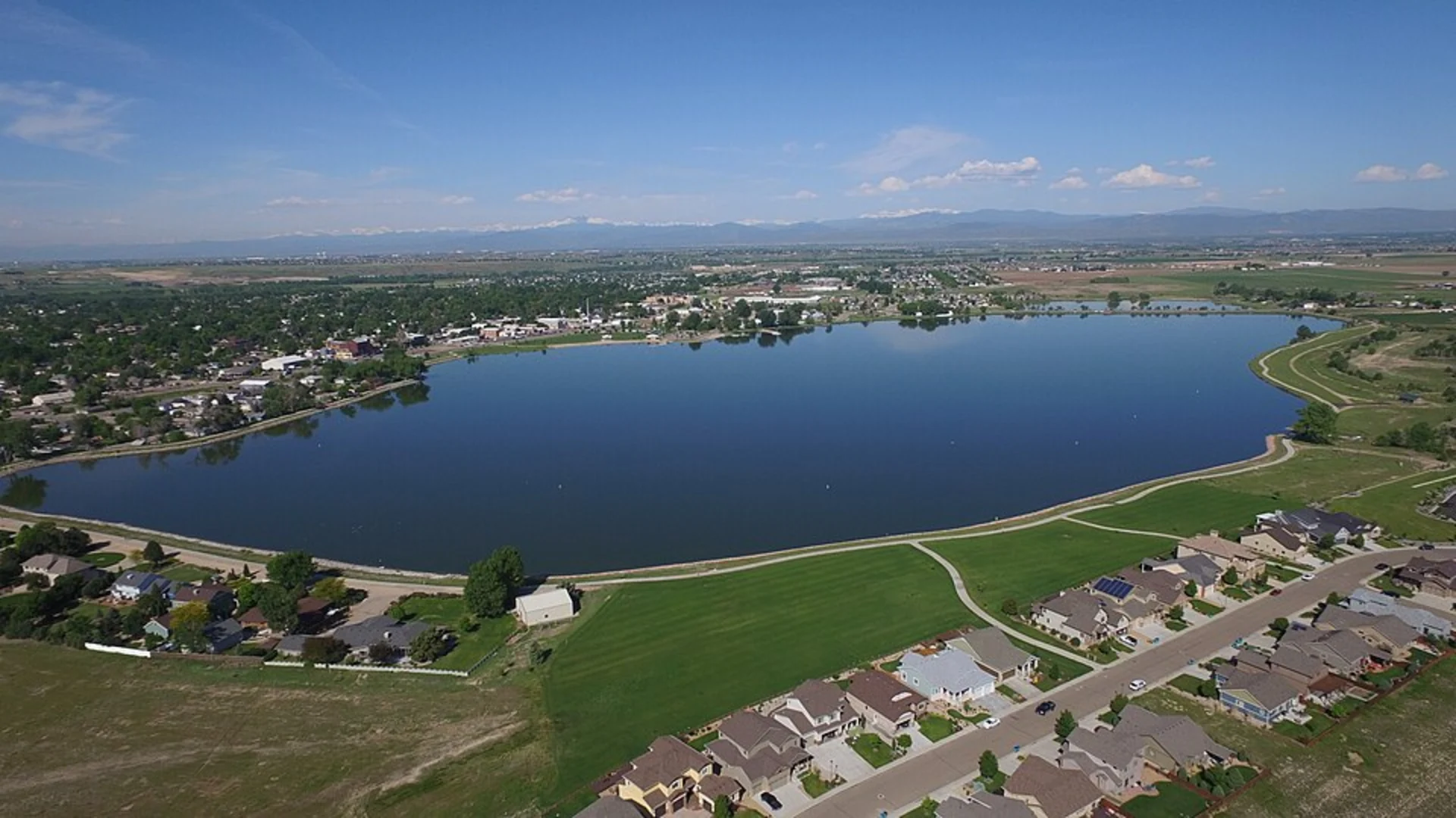 An image depicting the trail Windsor Lake Loop and its surrounding area.