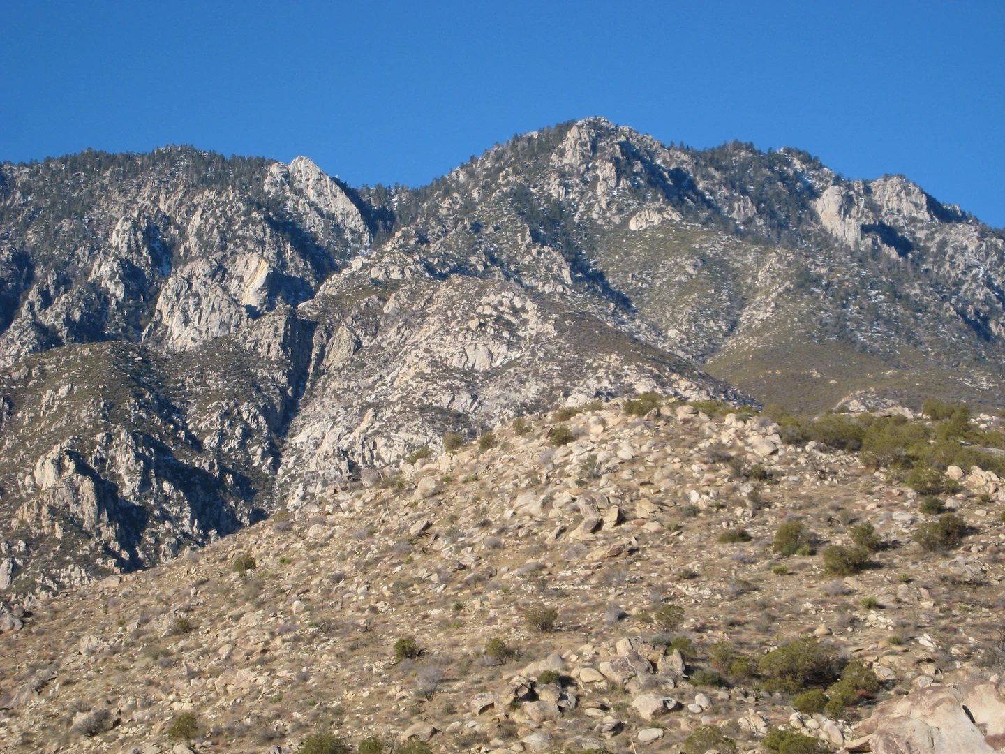 An image depicting the trail San Jacinto Peak via South Ridge Trail and its surrounding area.