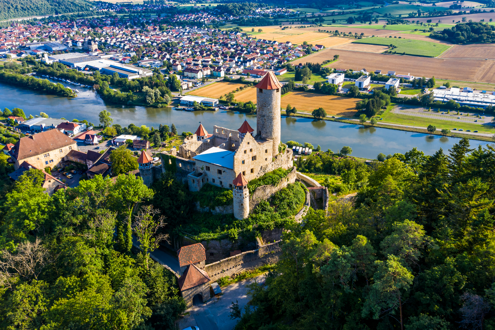 An image depicting the trail Querweg Lahr - Rottweil and its surrounding area.