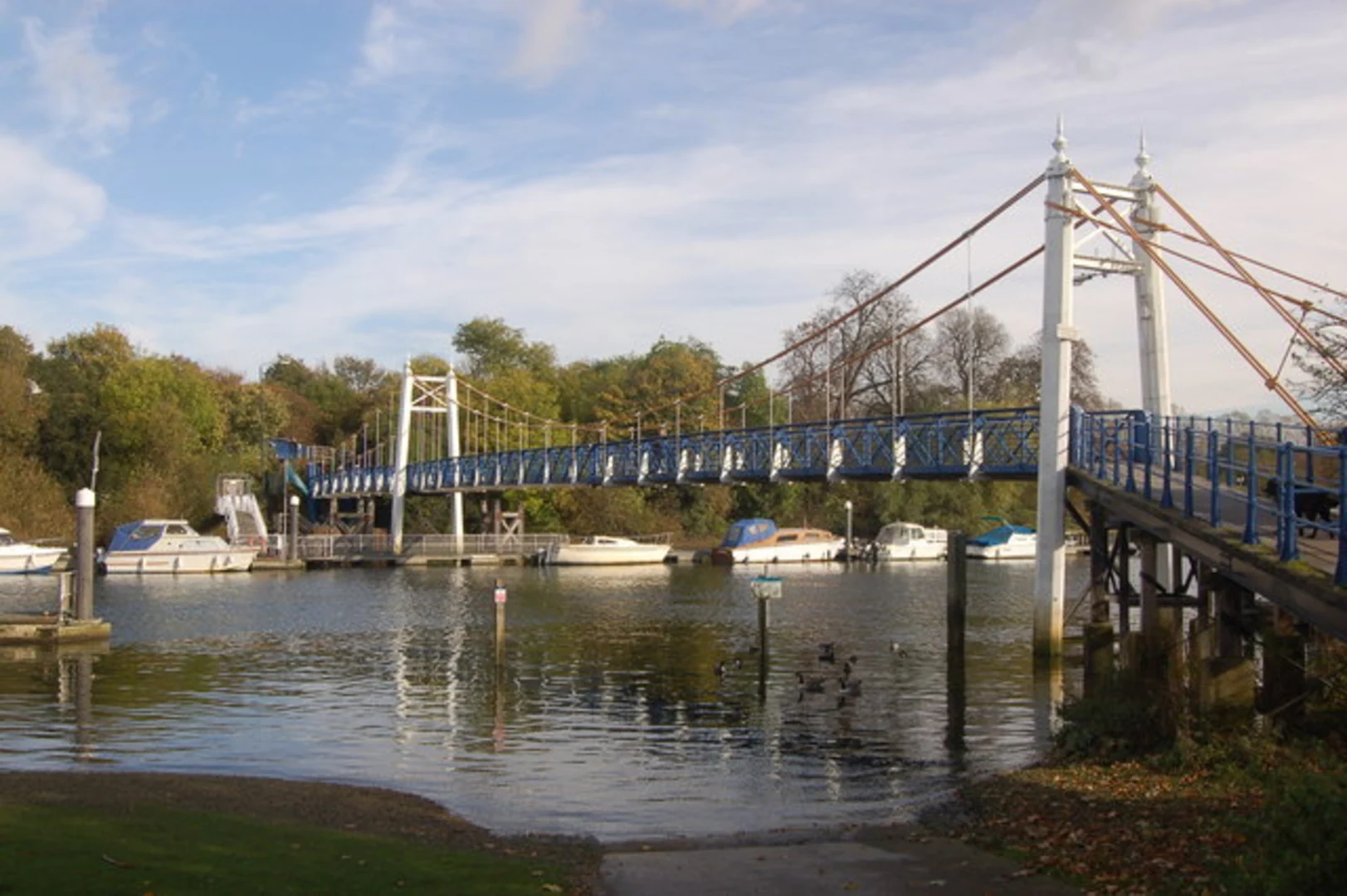 An image depicting the trail Teddington Lock and Ham Lands Loop and its surrounding area.