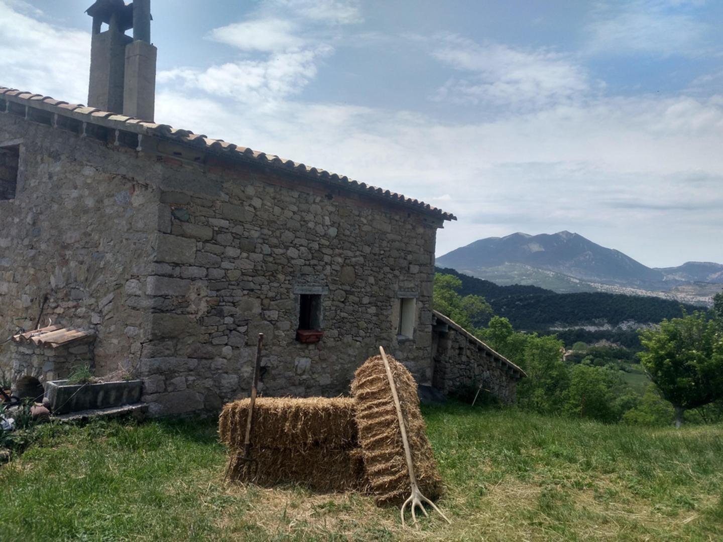 An image depicting the trail Path of the Nou de Bergueda PR C 199 and its surrounding area.