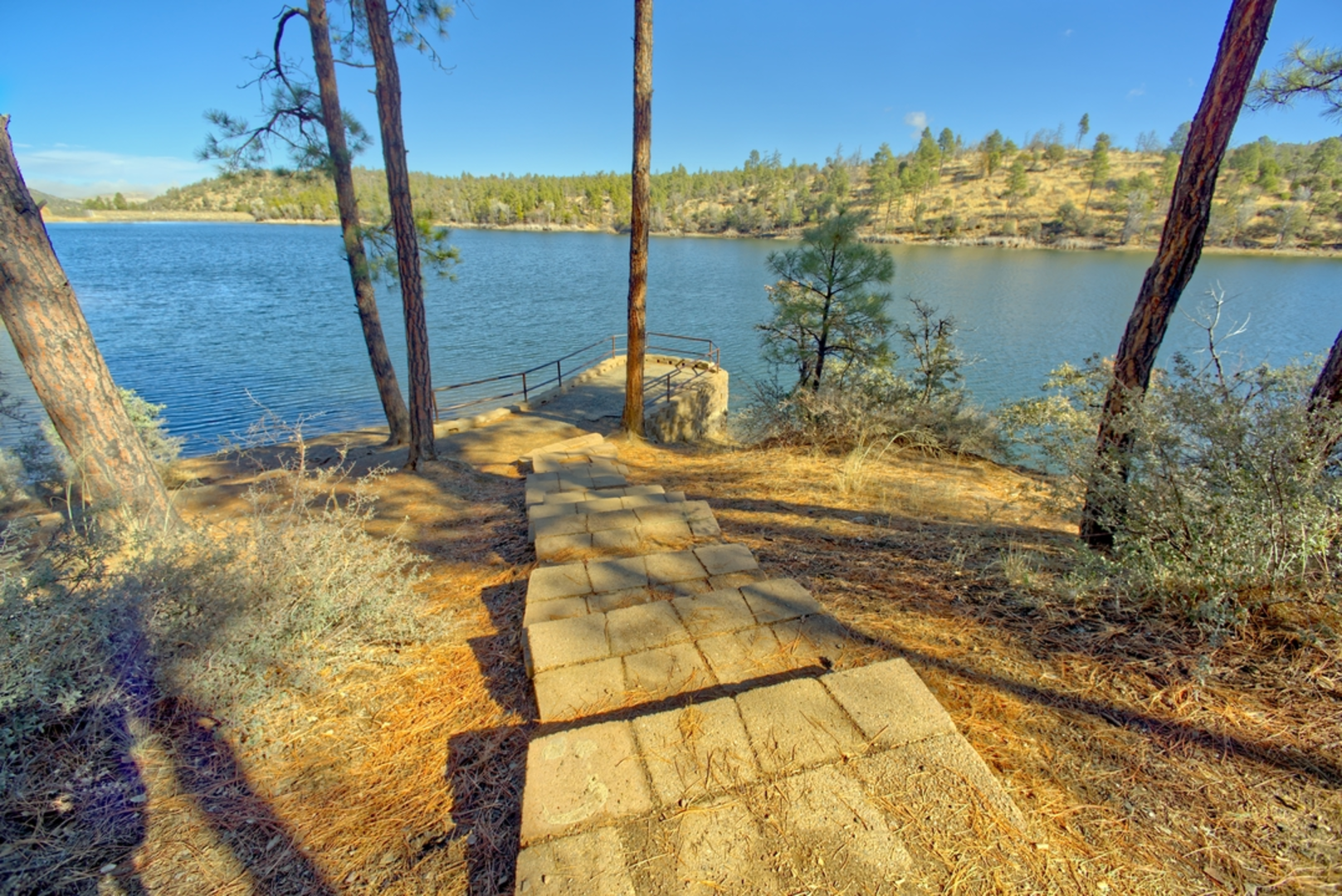 An image depicting the trail Salida Trail via Salida Connection Trail and its surrounding area.