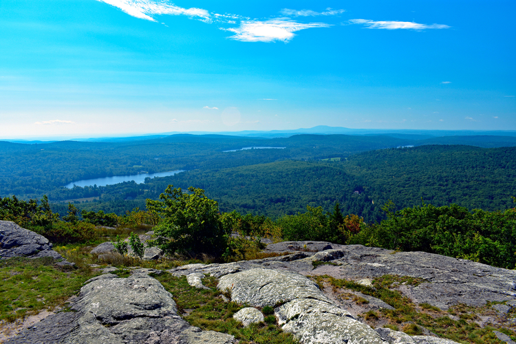 Echo Lake and Mount Wachusett Loop via Bicentennial Trail