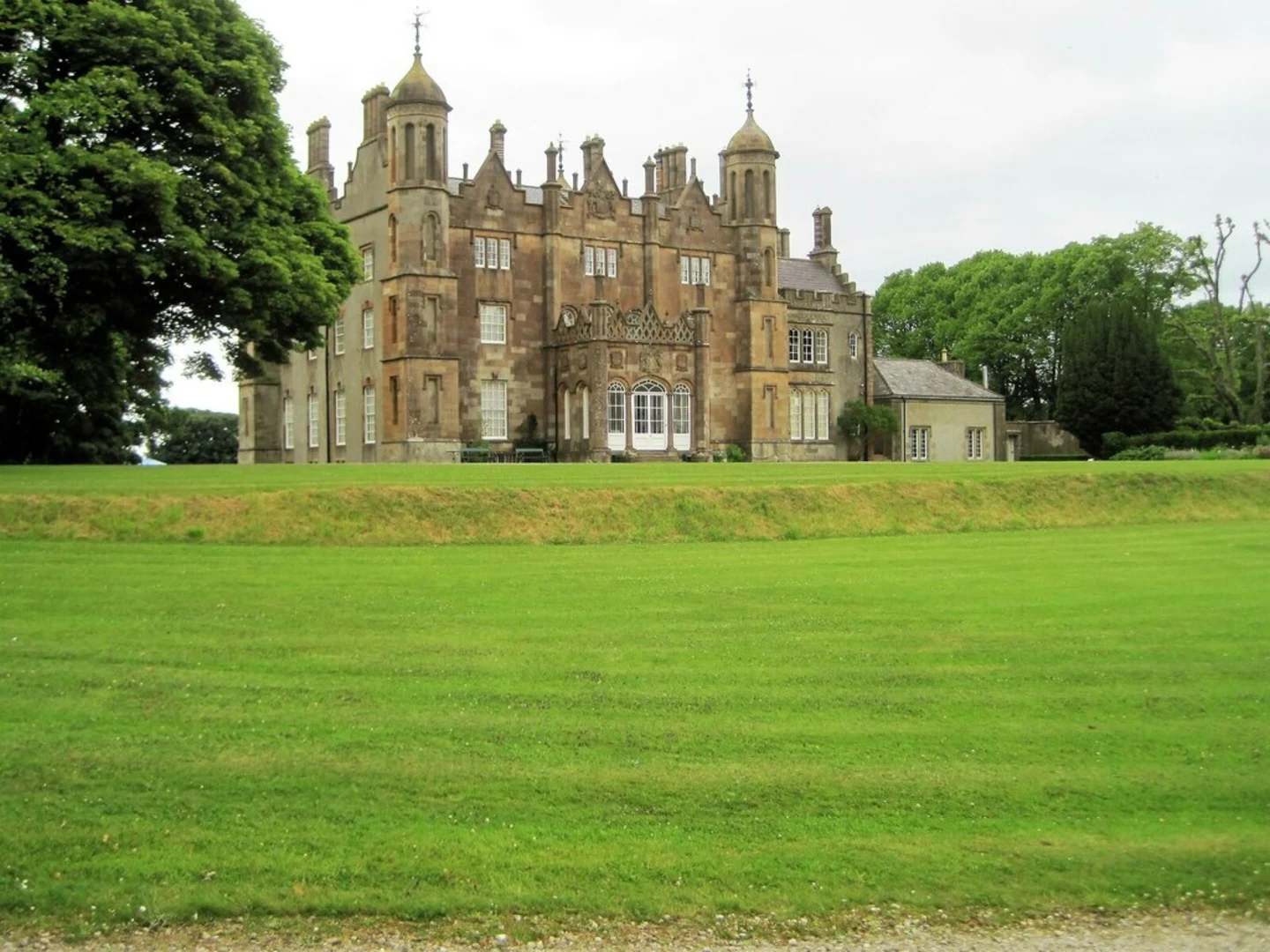 An image depicting the trail Glenarm Coast Walk and its surrounding area.