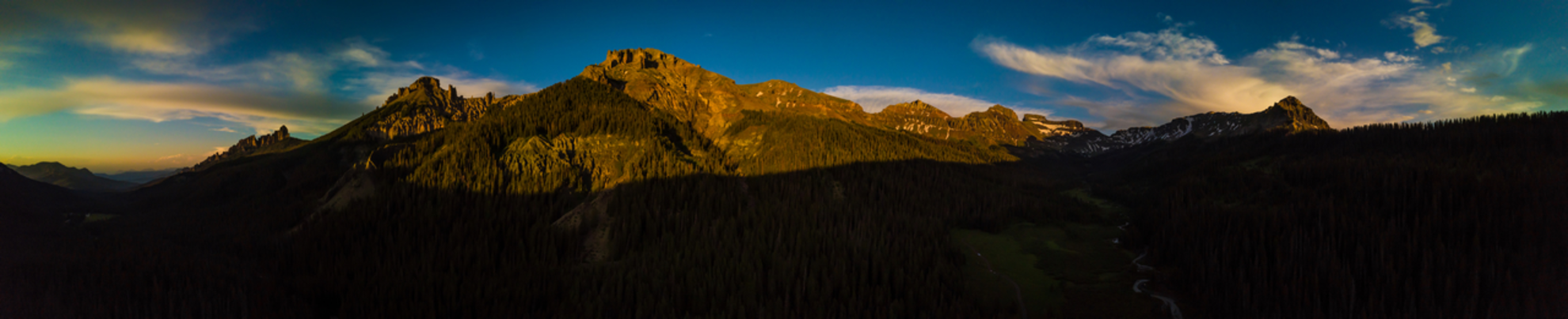 An image depicting the trail Coxcomb Trail and its surrounding area.