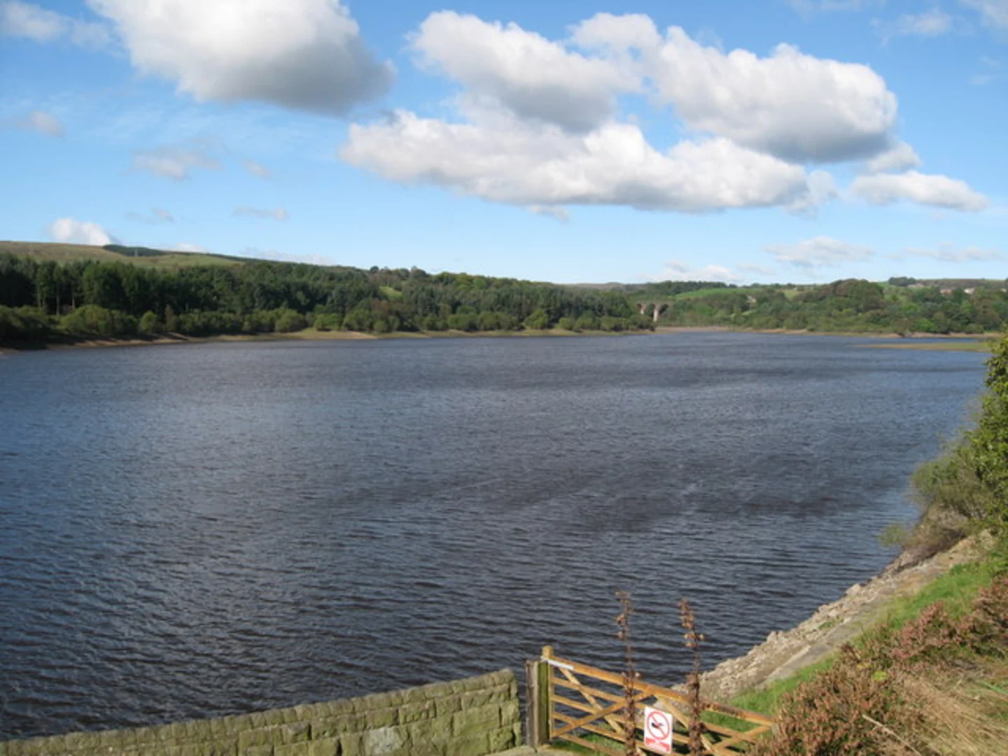 An image depicting the trail Entwistle and Chapeltown Loop via Wayoh Reservoir and its surrounding area.