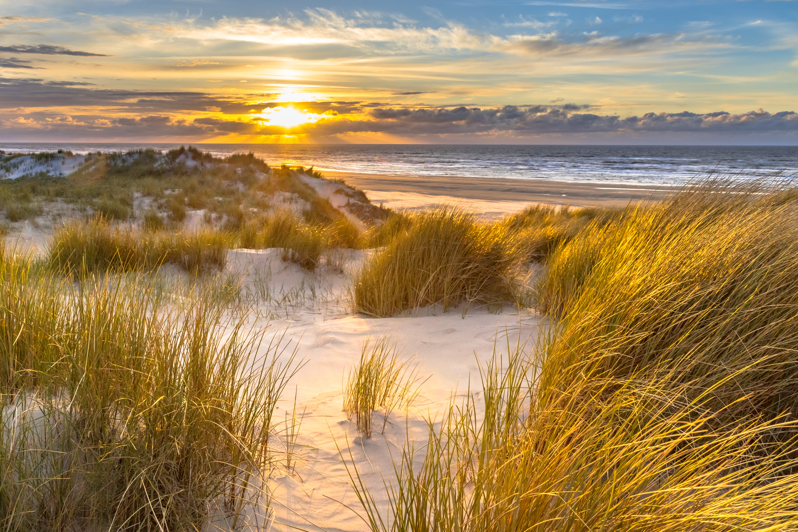 An image depicting the trail Buurderduinen to De Piraat via Oerderduinen and Gemeente Ameland and its surrounding area.
