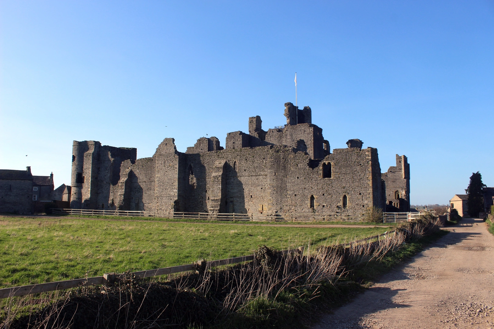 An image depicting the trail Settle to Middleham Walk and its surrounding area.