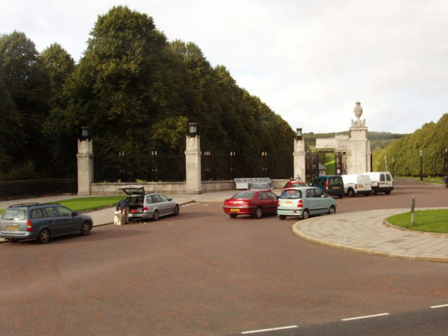 An image depicting the trail Stormont Woodland Walks and Fitness Trail and its surrounding area.