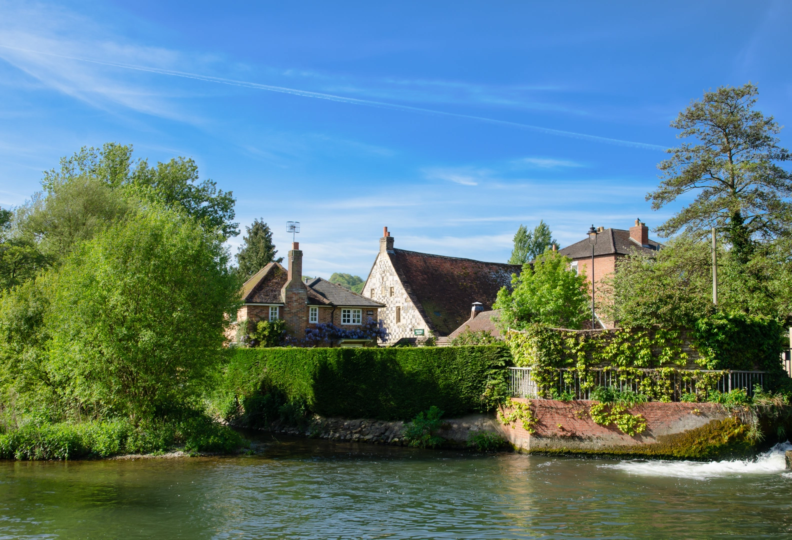 An image depicting the trail Shakespeare's Avon Way and its surrounding area.