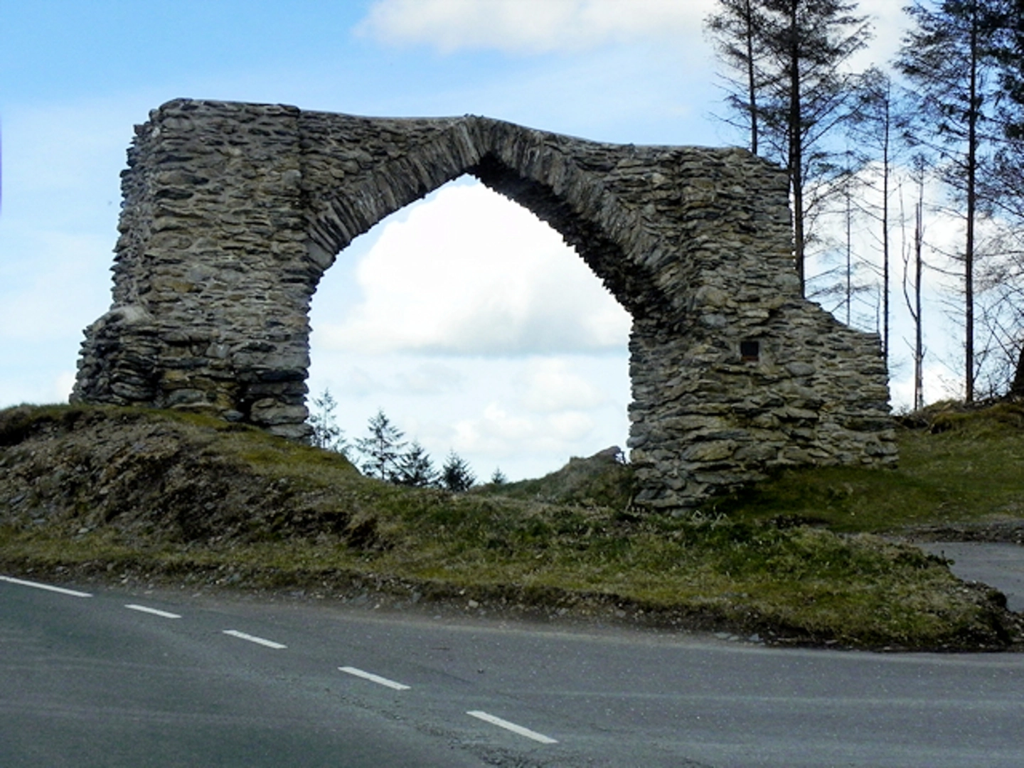 An image depicting the trail Pen y Garn from The Arch near Devil's Bridge and its surrounding area.