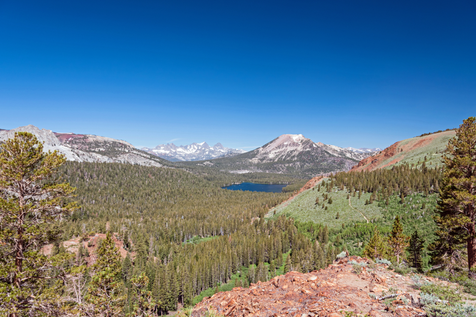 An image depicting the trail North Shore National Recreation Trail and its surrounding area.
