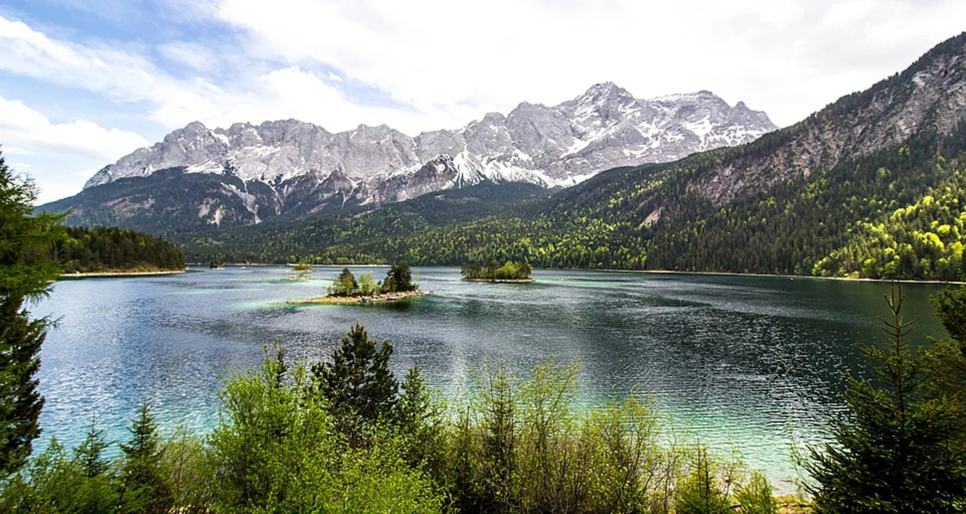 An image depicting the trail Hochthörlehütte and Haltepunkt Riffelriß Walk via Riffelabfahrt and its surrounding area.