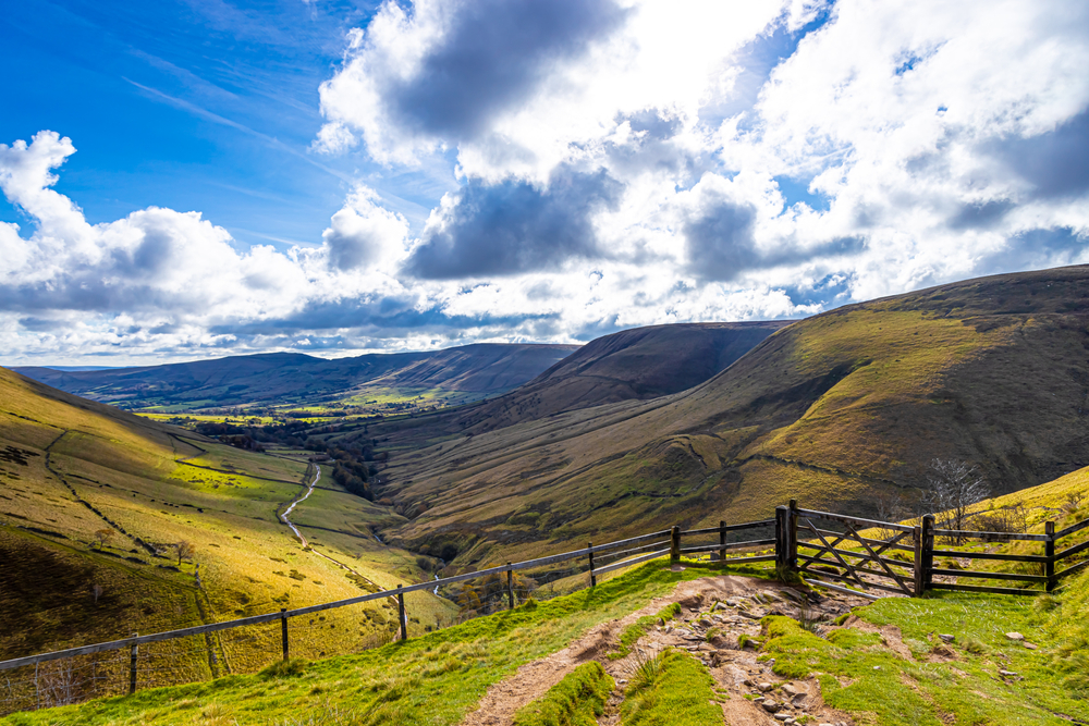 An image depicting the trail Peak District National Park and its surrounding area.