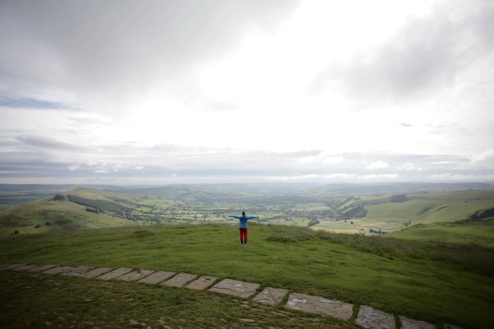 An image depicting the trail Grindsbrook Clough, Edale Head, Brown Knoll and Mam Tor Loop and its surrounding area.