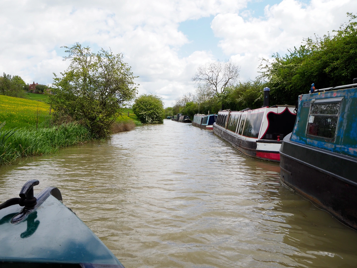 An image depicting the trail Oxford Canal Walk and its surrounding area.