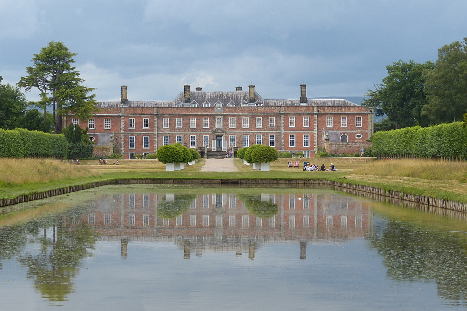An image depicting the trail Erddig Hall and Country Park Loop and its surrounding area.