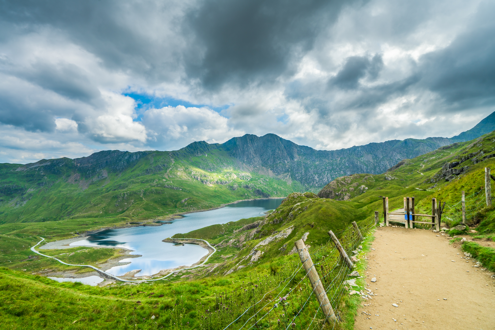 An image depicting the trail Miner's Track - Snowdon and its surrounding area.