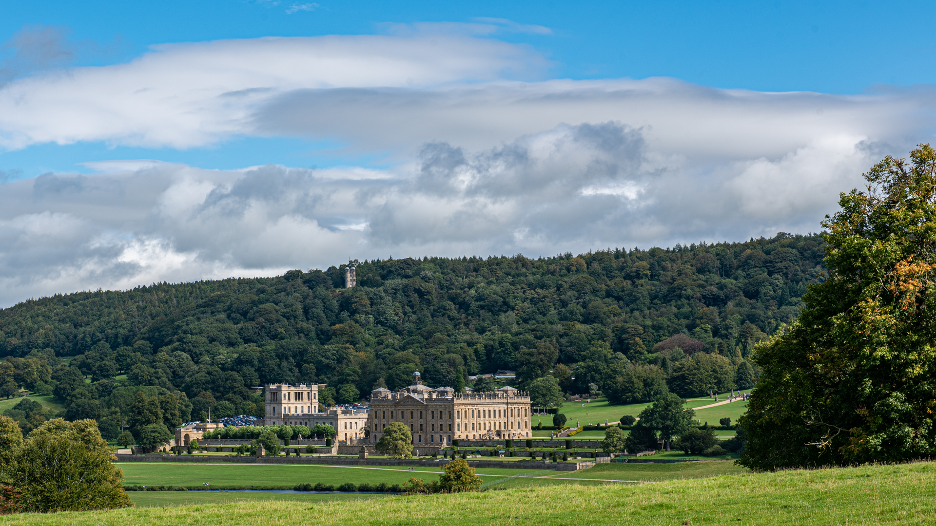 An image depicting the trail Gritstone 100 and its surrounding area.