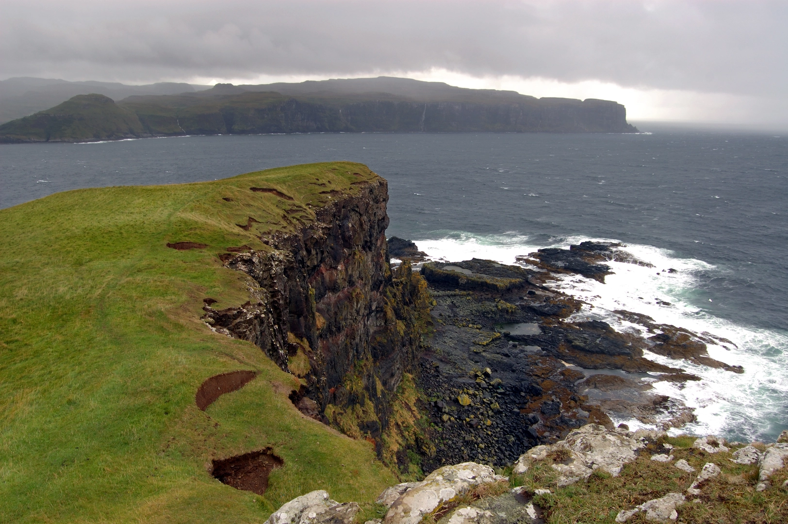 An image depicting the trail Port nan Each and Oronsay Nature Reserve Loop and its surrounding area.