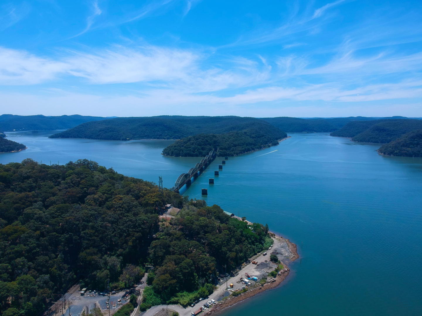 An image depicting the trail Great North Walk – Ku-ring-gai Chase National Park and its surrounding area.