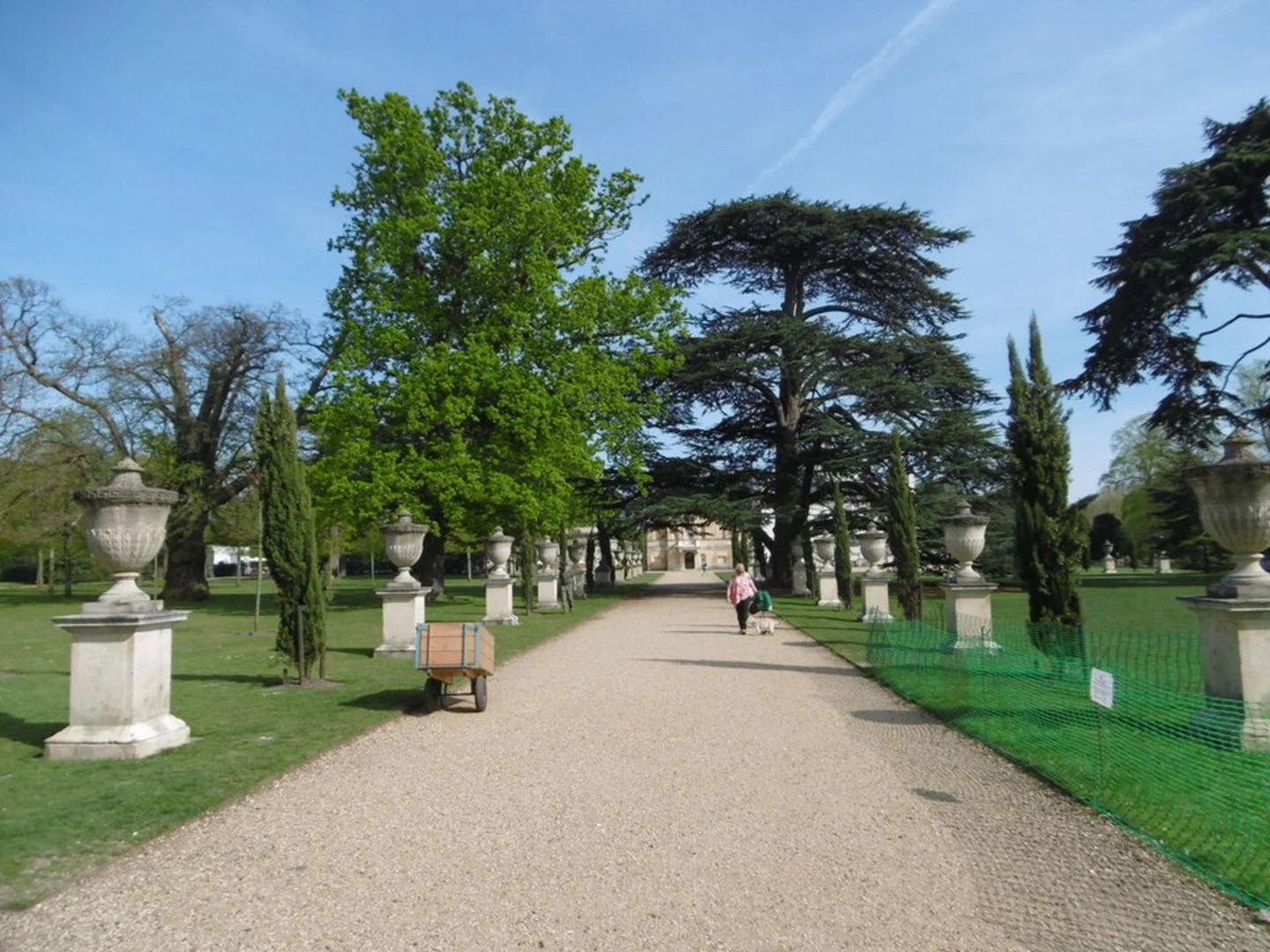 An image depicting the trail Chiswick House and its surrounding area.