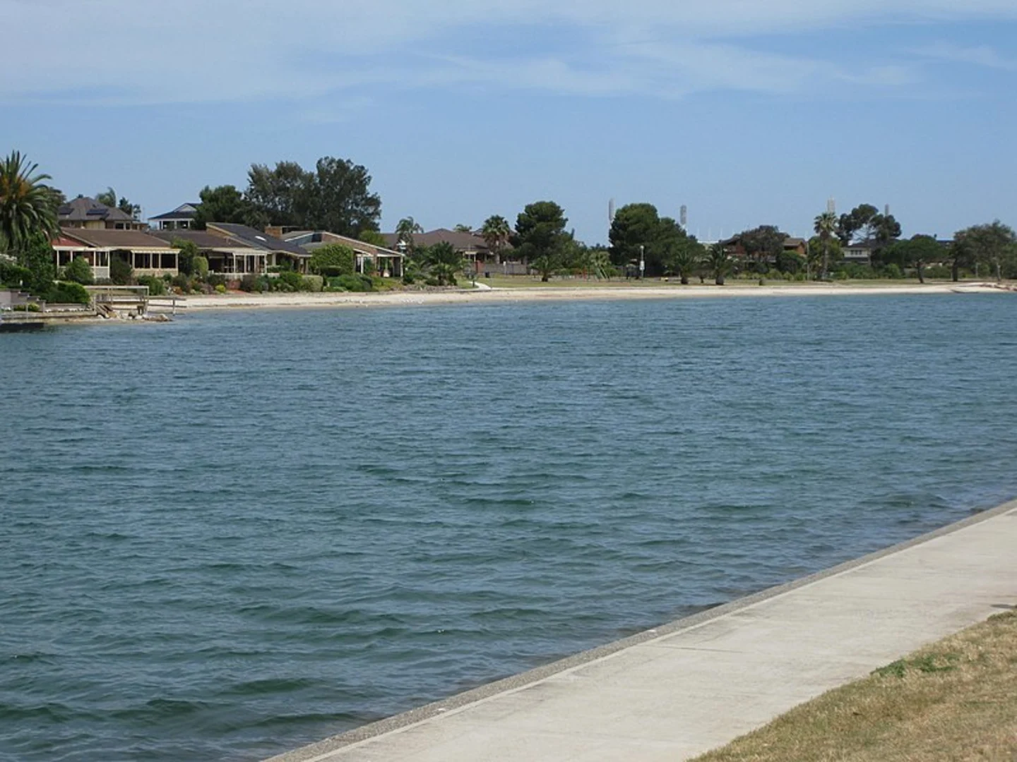 An image depicting the trail West Lakes Loop Walk and its surrounding area.