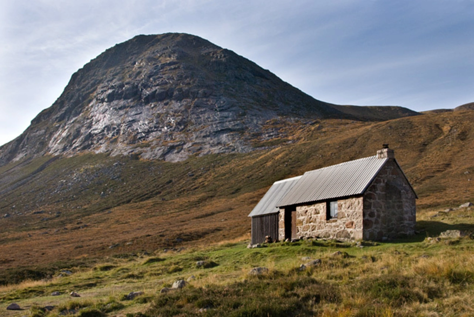 An image depicting the trail Devil's Point from Derry Lodge and its surrounding area.
