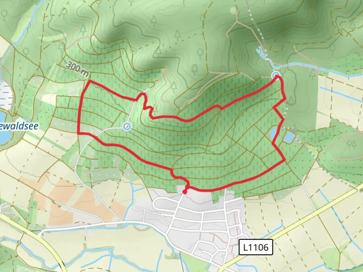 An image depicting the trail Benzlesriedsee via Weinlehrpfad am Klosterberg and Roter Punkt Loop and its surrounding area.