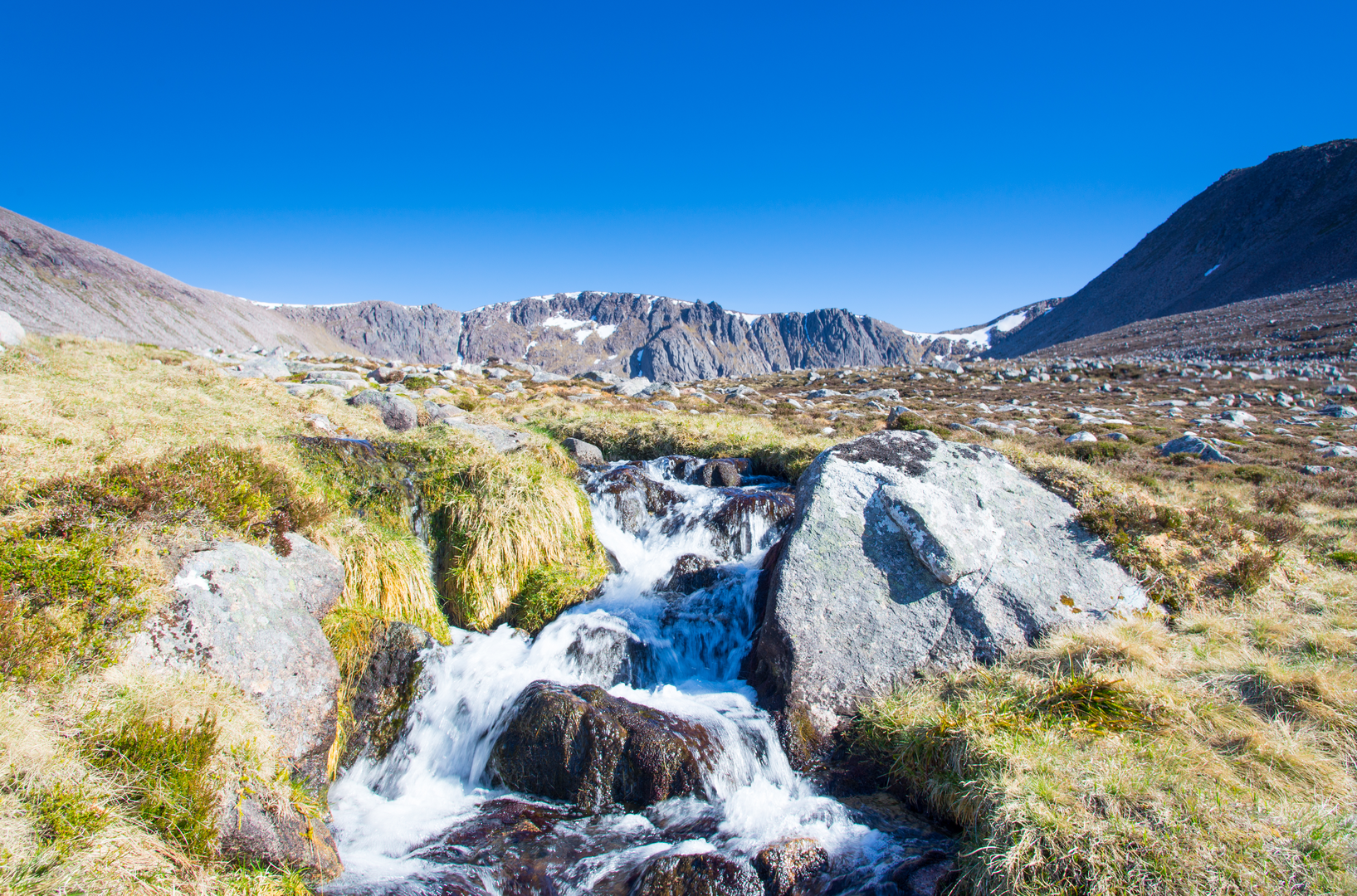 An image depicting the trail Coire an t-Sneachda Summit from Base Station and its surrounding area.
