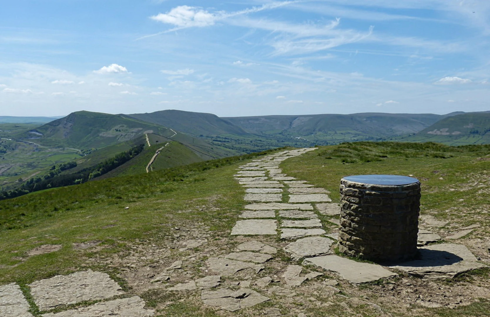 An image depicting the trail Hope and Castleton Loop via Lose Hill and Blue John Cavern and its surrounding area.
