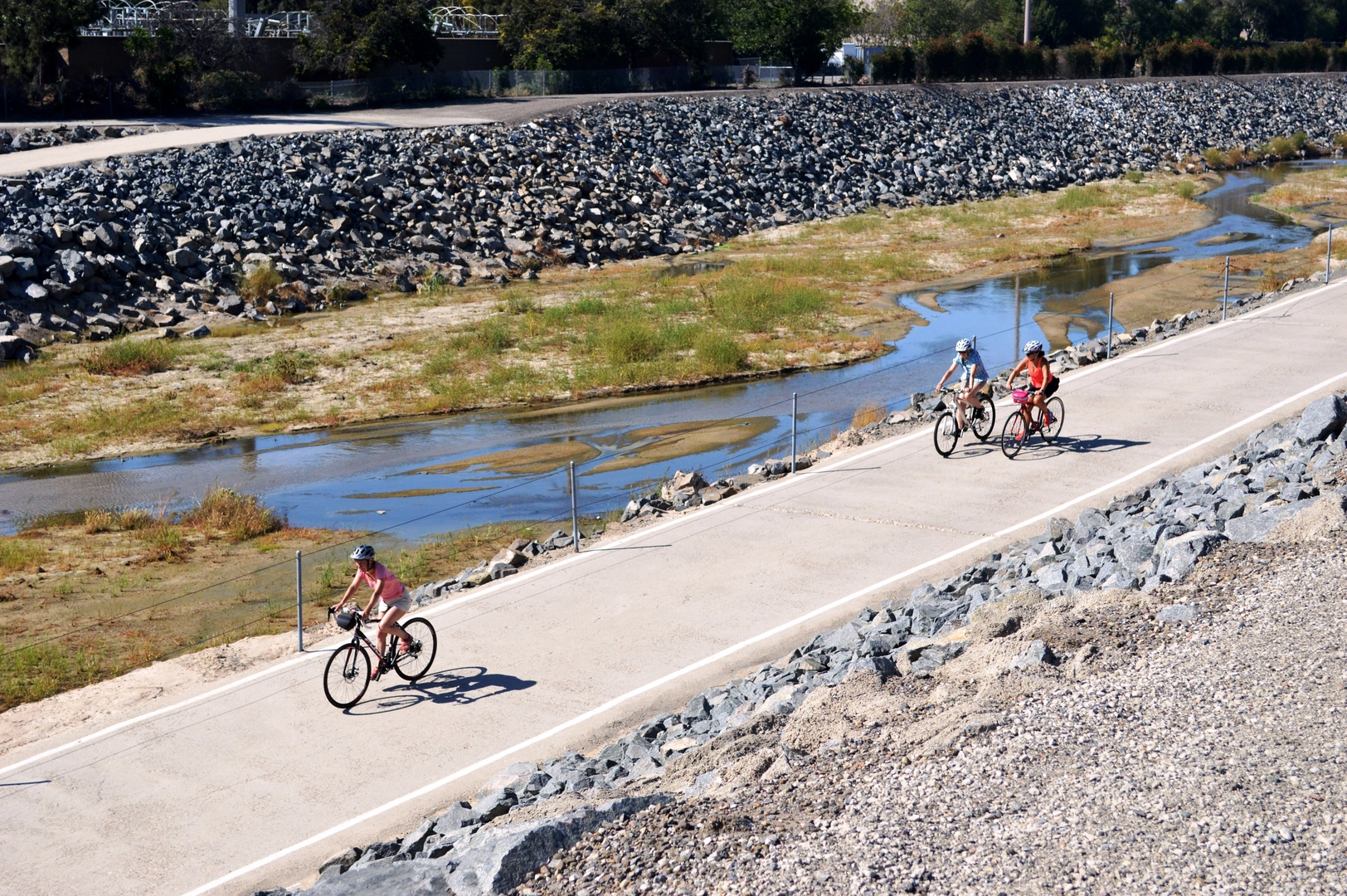 An image depicting the trail San Diego Creek Trail and its surrounding area.