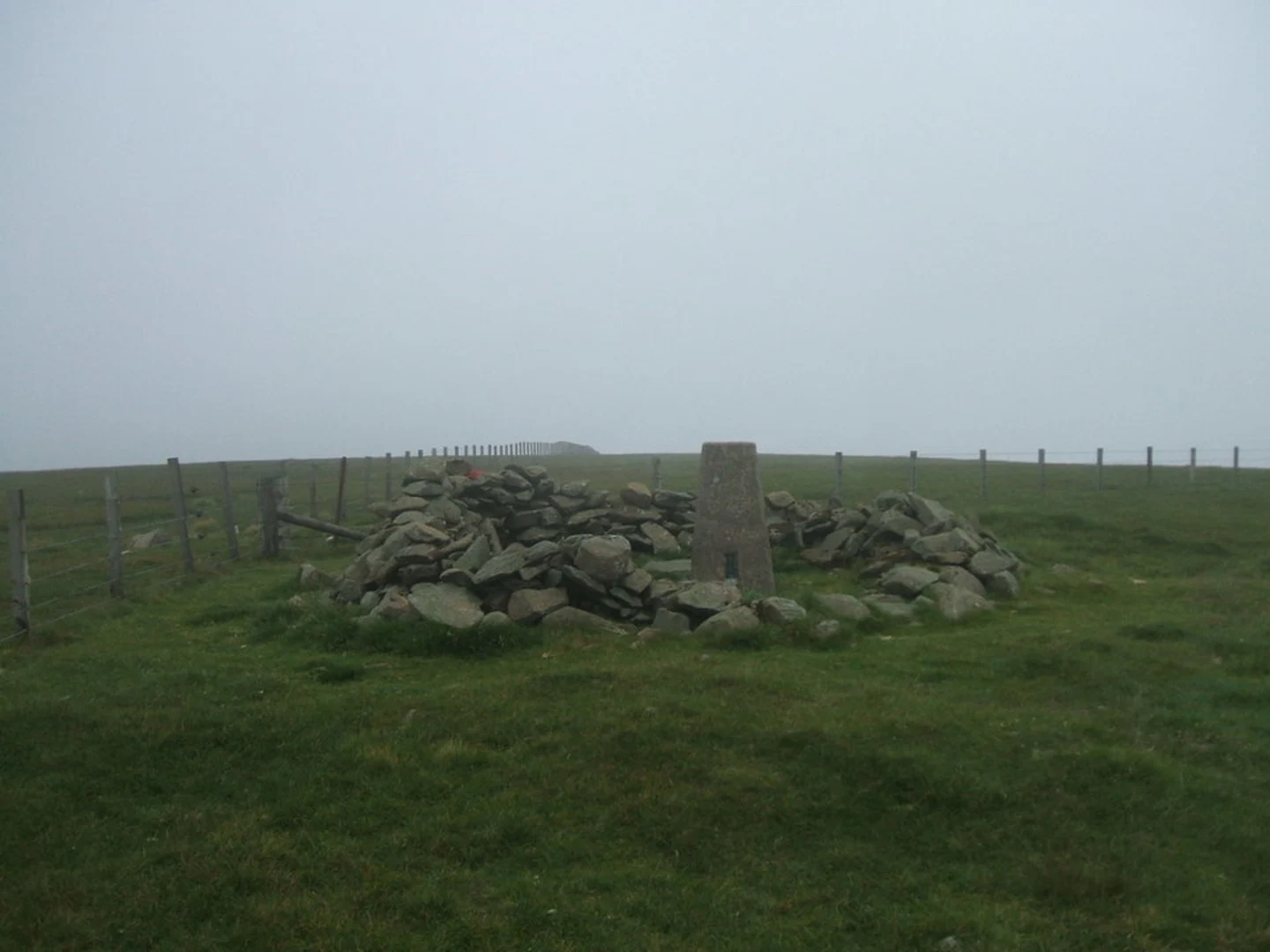 An image depicting the trail Hart Fell Summit and its surrounding area.
