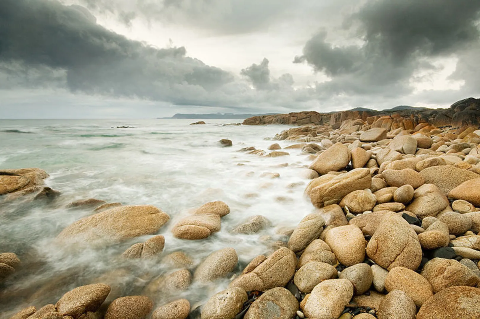 An image depicting the trail Friendly Beaches Trail and its surrounding area.