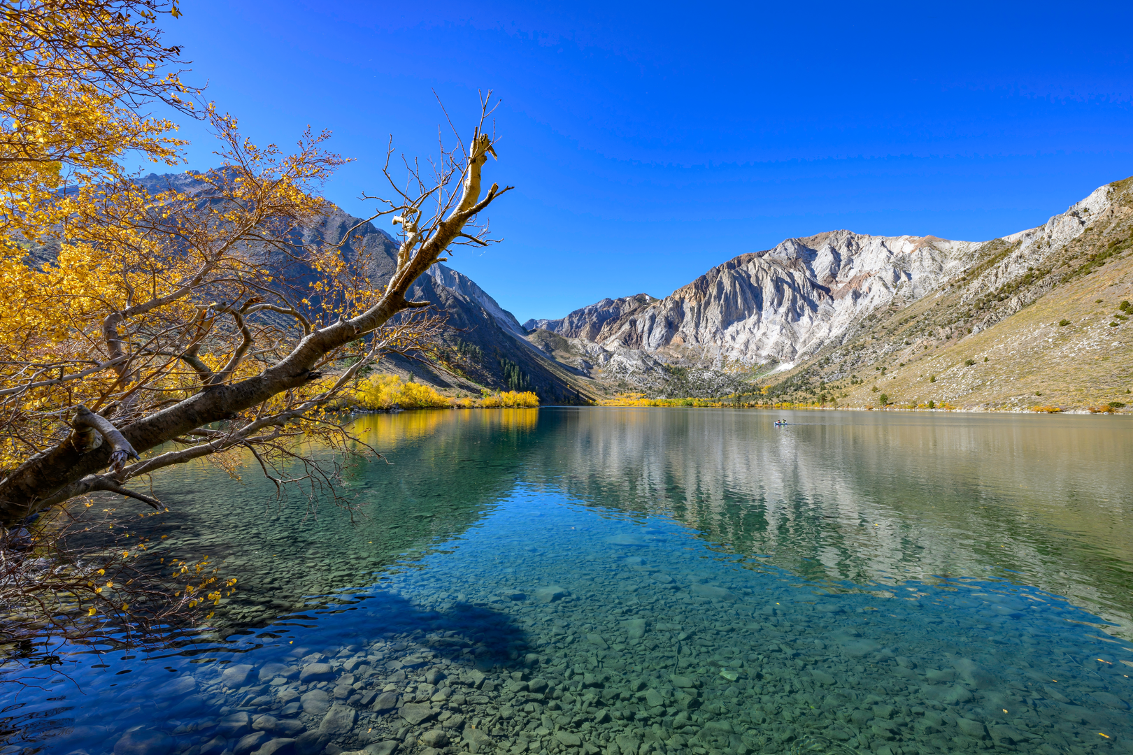 An image depicting the trail Mildred Lake via Convict Lake Trail and its surrounding area.