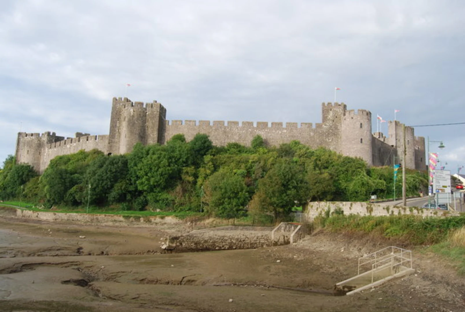 An image depicting the trail Pembroke Castle Loop and its surrounding area.