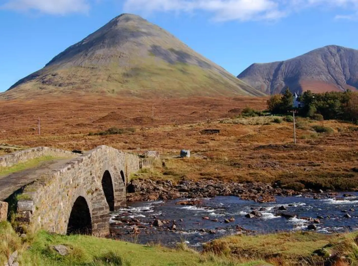 An image depicting the trail Bruach na Firthe via Bealach nan Lice and its surrounding area.