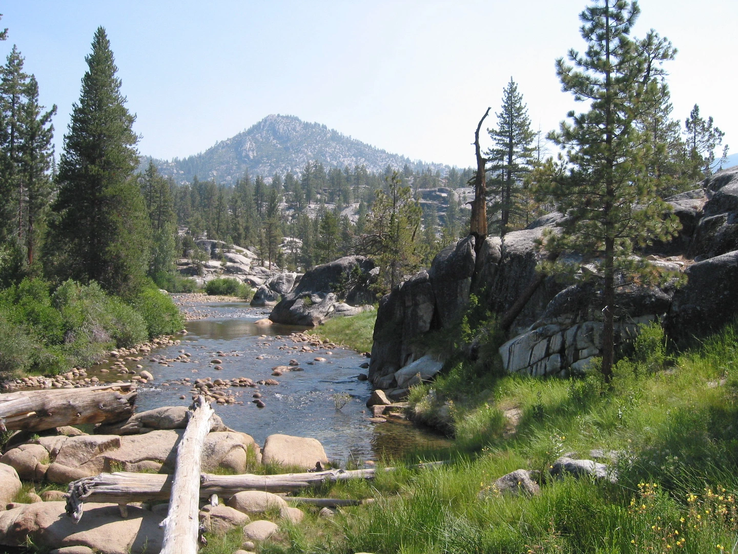 An image depicting the trail Mono Hot Springs and South Fork San Joaquin River and its surrounding area.
