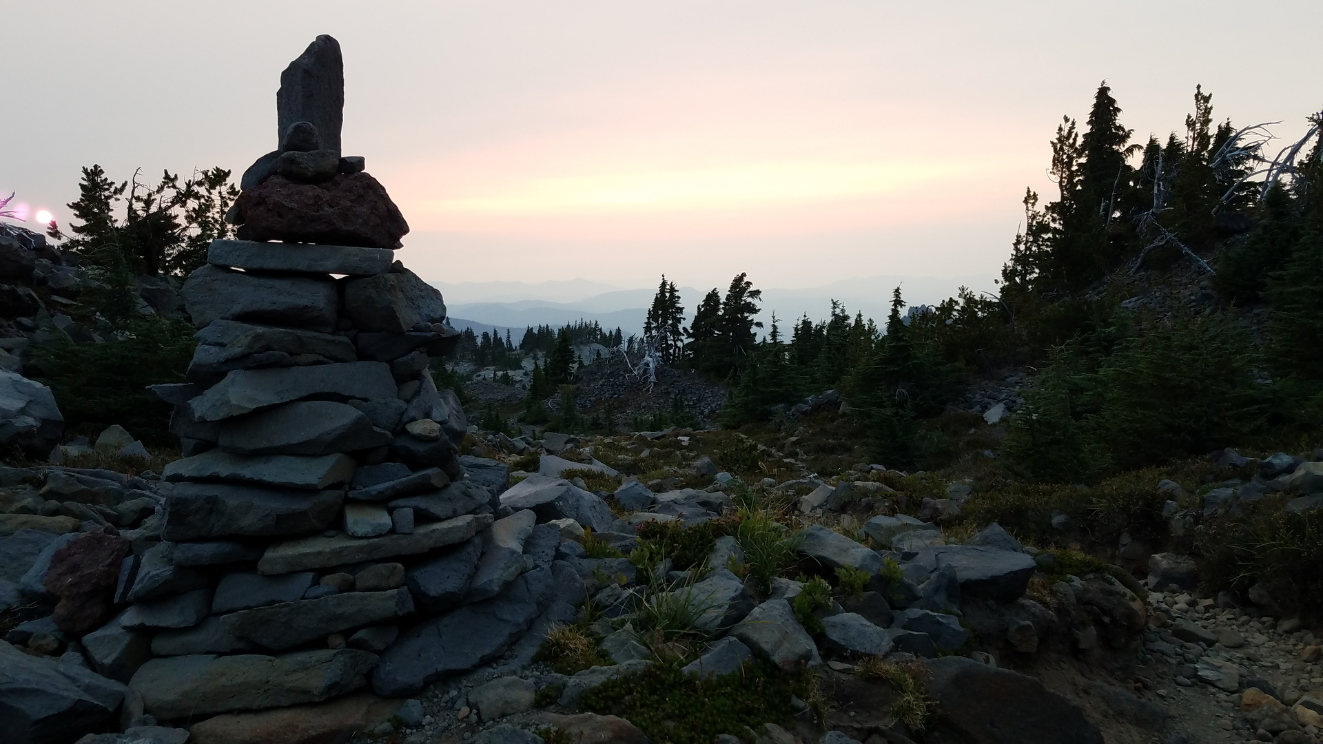An image depicting the trail Pacific Crest Trail - Oregon and its surrounding area.