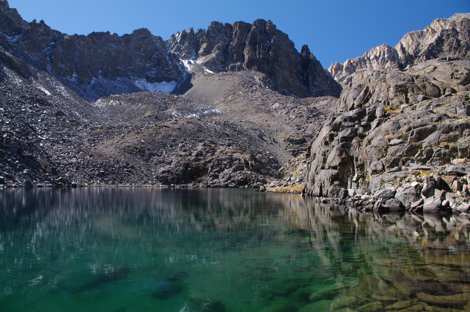 An image depicting the trail Rock Creek Lake to Buck and Tamarack Lakes Trail and its surrounding area.