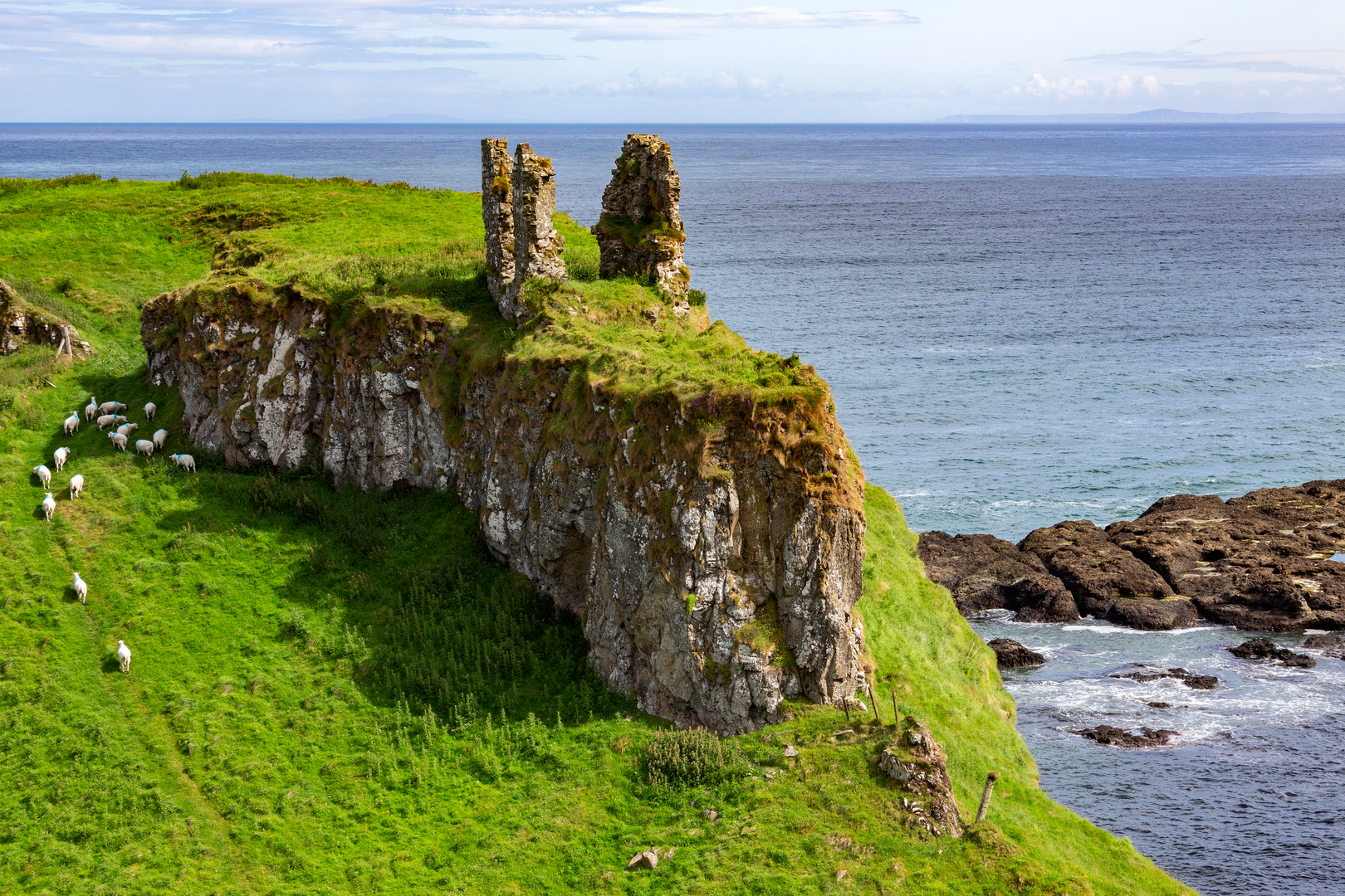 An image depicting the trail Dunseverick - Ulster Scots Walk and its surrounding area.