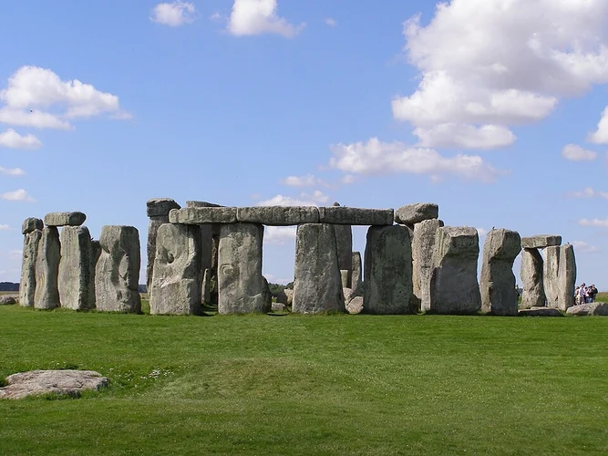 The Nine Clumps and Stonehenge Avenue Walk