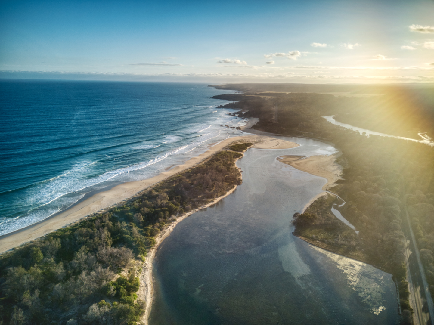 An image depicting the trail Davis Beach to Betka River Loop Walk and its surrounding area.