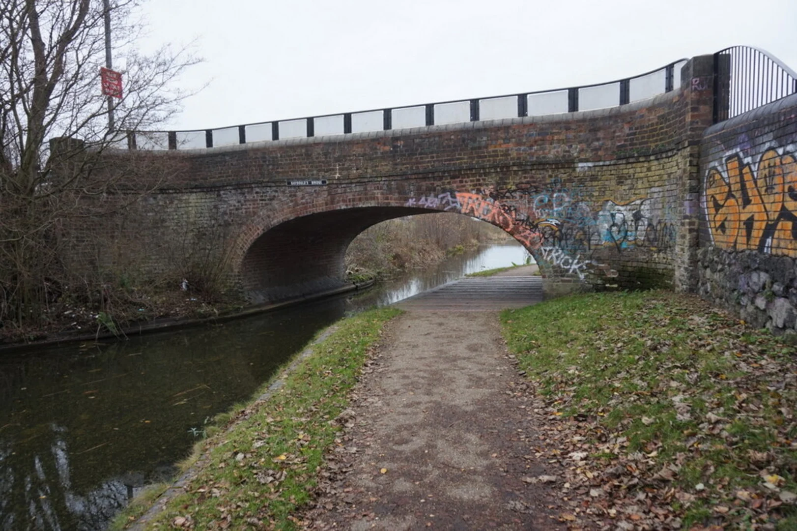 An image depicting the trail Walsall Canal Walk and its surrounding area.