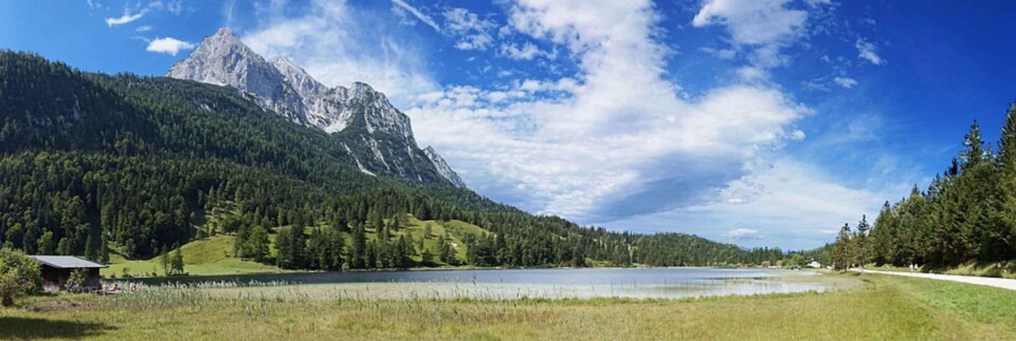 An image depicting the trail Lautersee, Ferchensee and Hoher Kranzberg Loop - Mittenwald and its surrounding area.