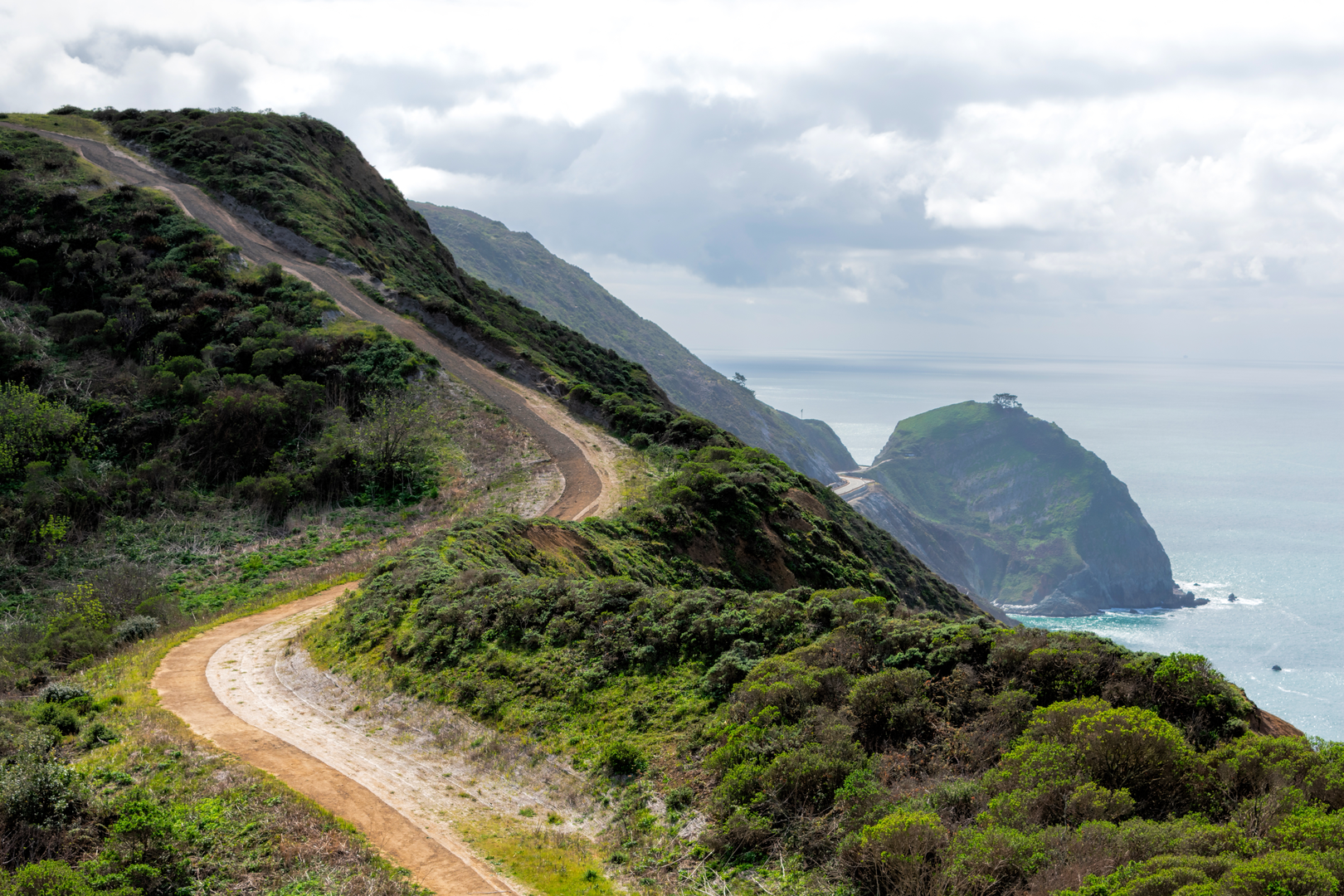 An image depicting the trail Arroyo, Bluff and South Ridge Loop Trail and its surrounding area.