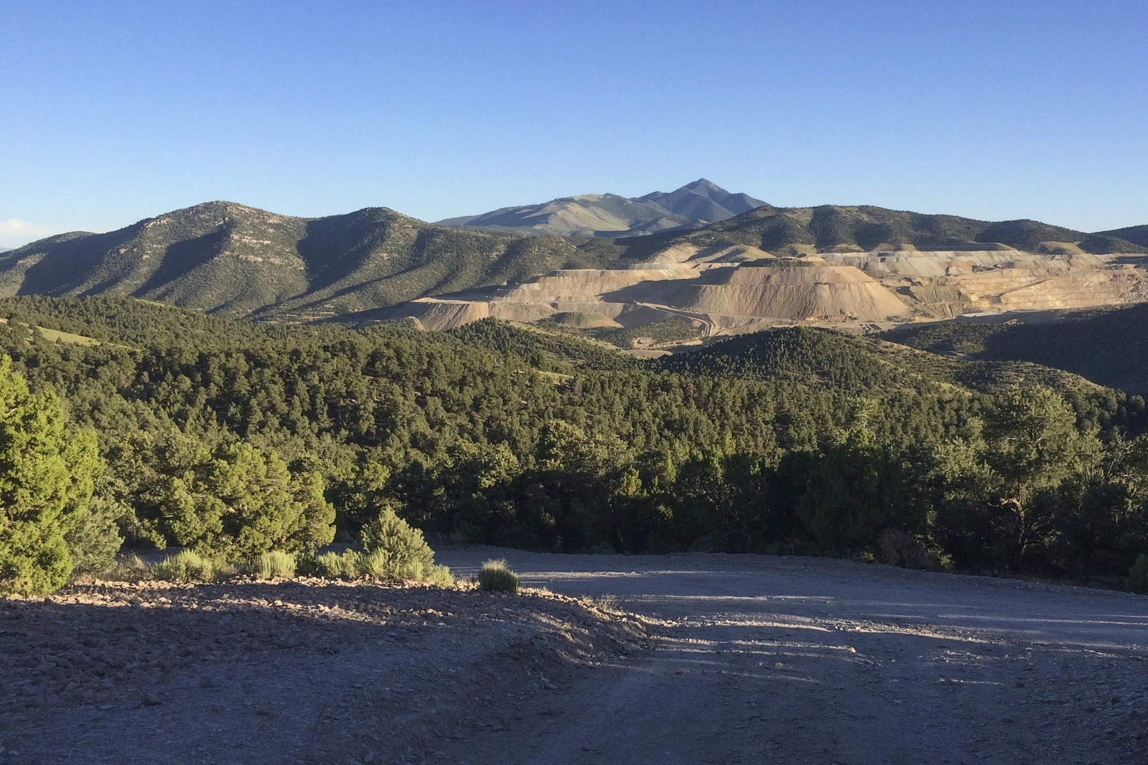 An image depicting the trail Garnet Hill Trail and its surrounding area.